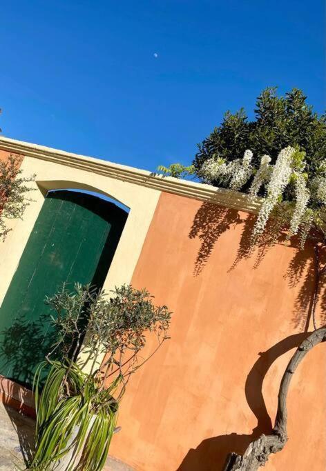 Villa Antonia Calvi  Exteriör bild