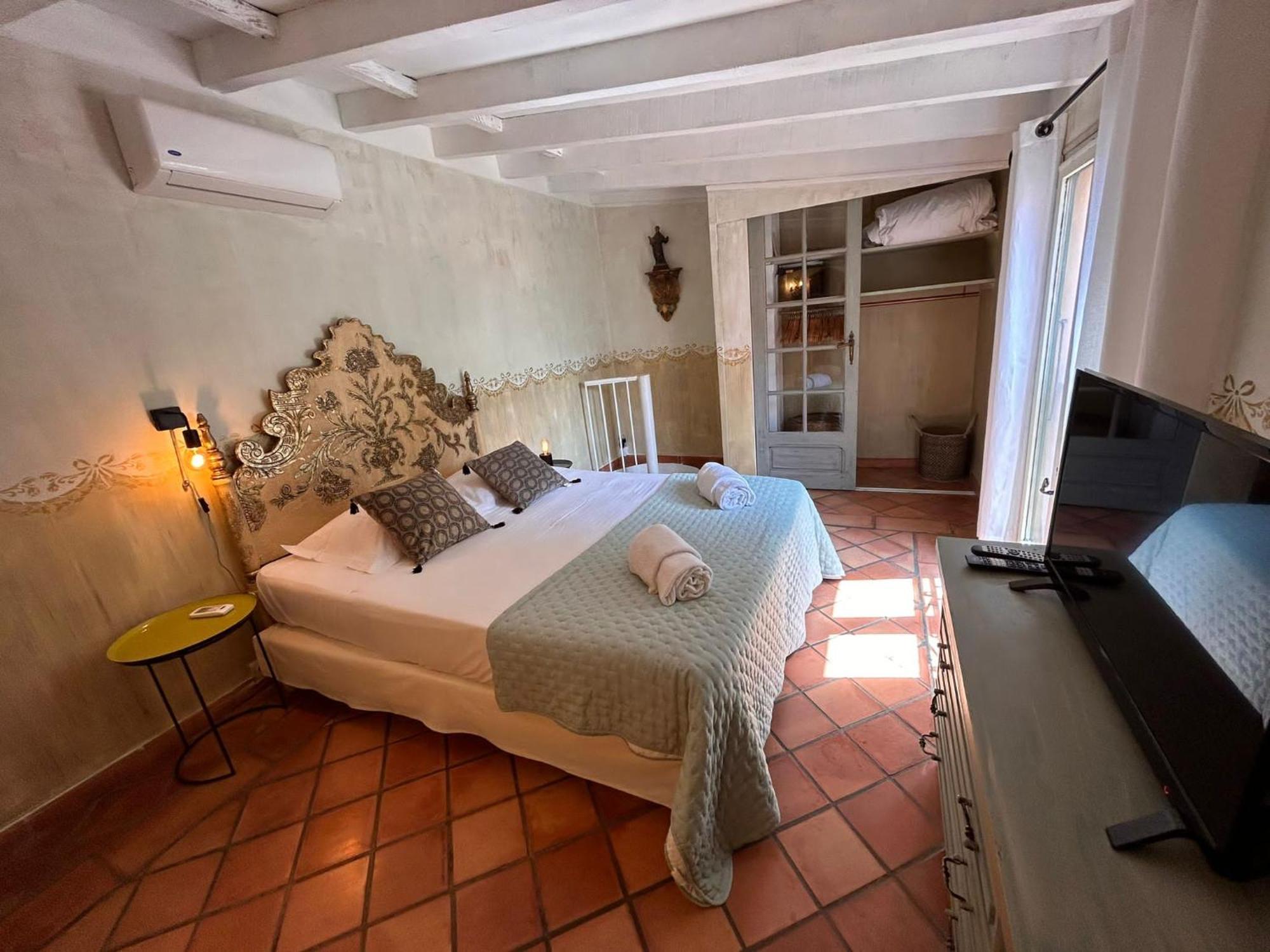 Villa Antonia Calvi  Exteriör bild